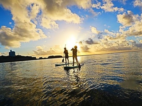 貸切サンライズSUP体験クルージング 1組限定！贅沢体験でココロもカラダもリフレッシュ！初心者大歓迎◎＜約1時間30分／南部 奥武島＞