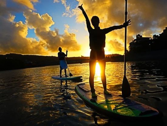 貸切サンライズSUP体験クルージング 1組限定！贅沢体験でココロもカラダもリフレッシュ！初心者大歓迎◎＜約1時間30分／南部 奥武島＞