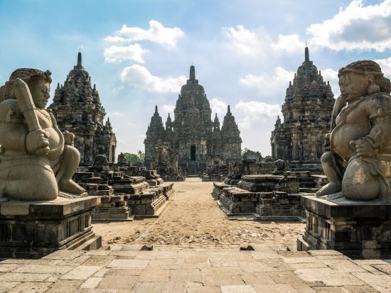 ボロブドゥール遺跡＋プランバナン寺院 1泊2日ツアー 2大世界遺産とジョグジャカルタ観光 国内線航空券付き＜貸切／日本語ガイド／ジャカルタ発＞