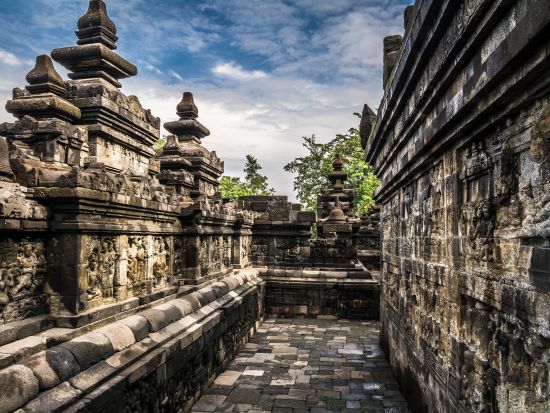 ボロブドゥール遺跡＋プランバナン寺院 1泊2日ツアー 2大世界遺産とジョグジャカルタ観光 国内線航空券付き＜貸切／日本語ガイド／ジャカルタ発＞