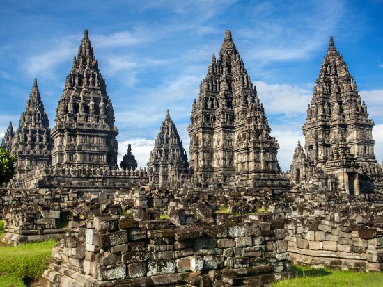 ボロブドゥール・サンライズ＋プランバナン寺院 1泊2日ツアー ボロブドゥール遺跡＋ジョグジャカルタ観光 国内線航空券付き＜貸切／日本語ガイド／ジャカルタ発＞