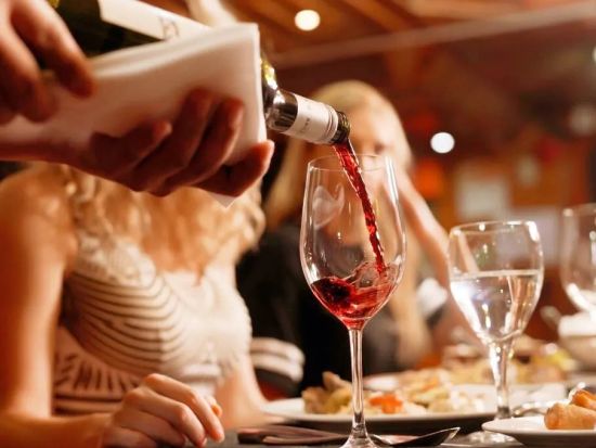 【プライベート・ディナークルーズ】アラブ伝統のダウ船5つ星ディナー　大切な人と過ごす贅沢でロマンチックな時間☆＜往復送迎付／ドバイ発＞