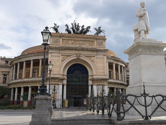 乗り降り自由！パレルモ"Hop-on Hop-off"観光バスチケット＜24時間パス／A線・B線／日本語オーディオガイド／パレルモ発＞