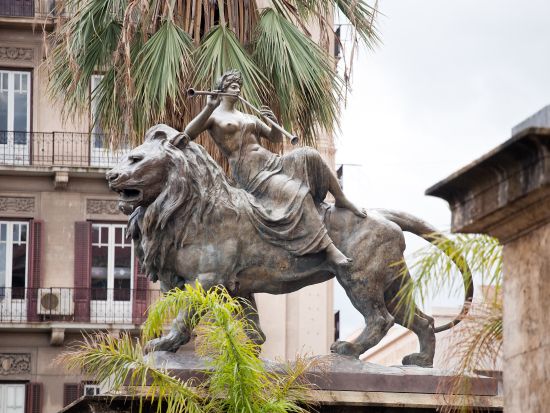 乗り降り自由！パレルモ"Hop-on Hop-off"観光バスチケット＜24時間パス／A線・B線／日本語オーディオガイド／パレルモ発＞