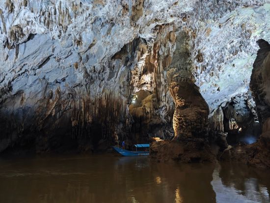 Phong Nha Cave_AdobeStock_855714878