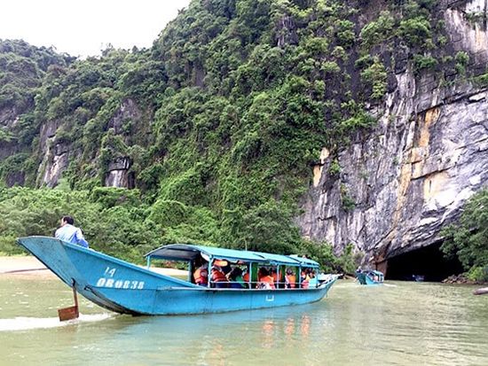 フォンニャ＝ケバン国立公園観光1日ツアー フォンニャ洞窟または天国の洞窟入場＜貸切／日本語ガイド／昼食付き／フエ発＞