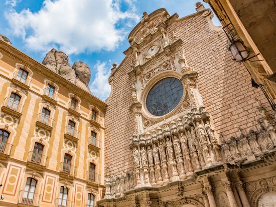 Spain_Catalonia_Montserrat_Monastery_shutterstock_514123609