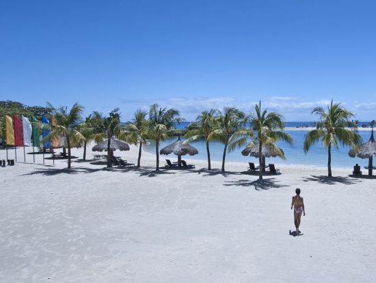 ブルーウォーター・マリバゴ・ビーチリゾート デイユース事前予約 送迎付きプランあり＜ナイトユース可／昼食ビュッフェ付き／マクタン島＞