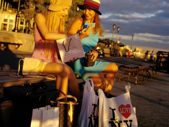 ウッドベリー・コモン・プレミアムアウトレット　往復バスチケット＋クーポンブック付き＜乗車時間自由選択／マンハッタン発着＞