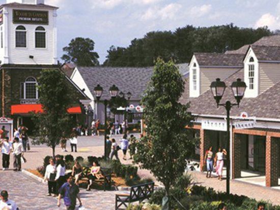 ウッドベリー・コモン・プレミアムアウトレット　往復バスチケット＋クーポンブック付き＜乗車時間自由選択／マンハッタン発着＞