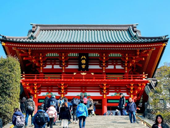 東京発日帰りバスツアー　鎌倉大仏＋鶴岡八幡宮＋江ノ島　東京の喧騒を離れ鎌倉への日帰り旅行で歴史、文化、山、海が共存する魅力を体験するコース＜東京・新宿発着＞
