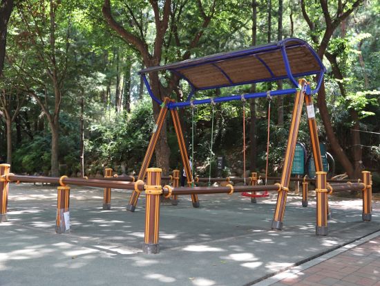 人気K-POPグループ聖地巡礼ツアー！　蚕室総合運動場＋HYBE＋鶴洞公園＋旧宿舎＋カフェ「HYUGA」＋油井食堂 ＜午後／日本語ガイド＞