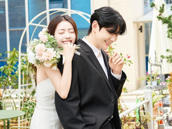 韓国ウェディング撮影プラン　The アウルムでのヘアメイク＆ドレス撮影　＜日本語サポート＞