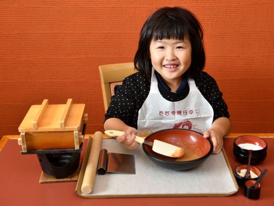 生地から作る焼き八つ橋（せんべい）づくり お抹茶体験付プランあり＜2名～8名／60分／右京区＞by 八つ橋庵とししゅうやかた