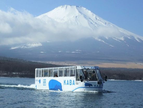 東京発日帰りバスツアー　富士山五合目（または新倉山浅間公園）＋河口湖＋山中湖＋温泉 富士山周辺の静寂な風景を満喫するコース＜東京・新宿発着＞