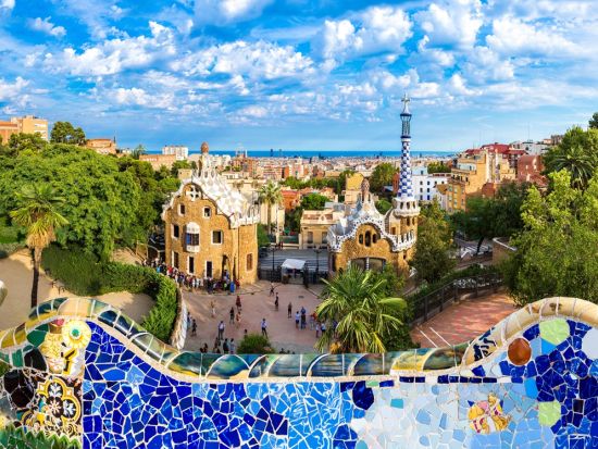 世界遺産グエル公園＆旧市街散策ツアー　時間指定のチケット手配込みで安心！＜午後／日本語ガイド／バルセロナ発＞by Mybus