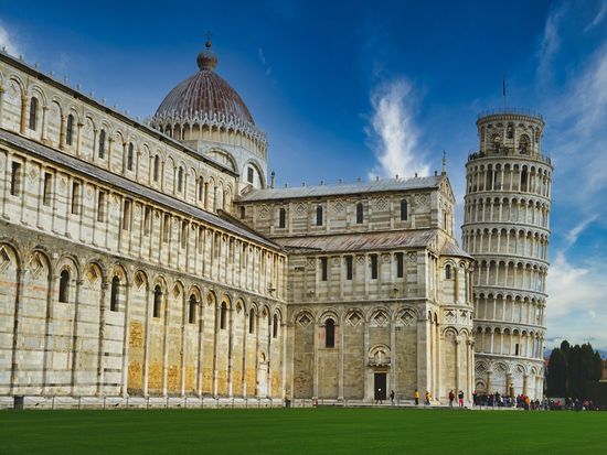 Italy_Pisa_pixta_70164526_M