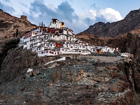 Nubra Valley_Diskit Monastery_AdobeStock_573399898