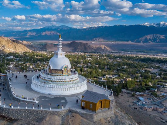 インド・ラダック地方周遊 7泊8日観光ツアー レー近郊＋ヌブラ渓谷＋パンゴン・ツォ ＜貸切／日本語ガイド／宿泊＆食事付き／デリー空港発着＞