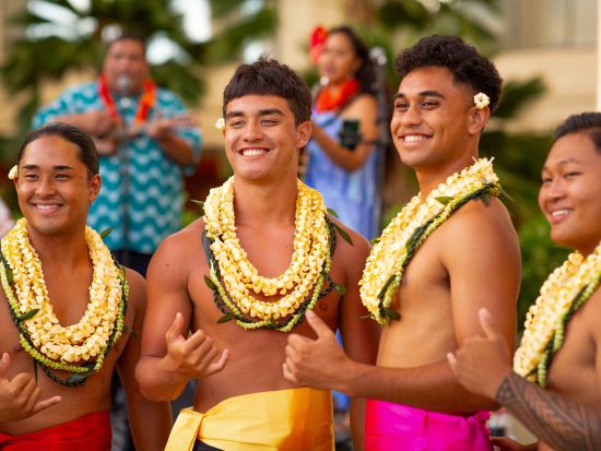 ナーレイ・アロハ・フラショー　ワイキキの中心地で開催の本格ルアウショー！ショーのみまたはビュッフェ・ディナー付きから選べるプラン＜ ハイアットリージェンシー内＞