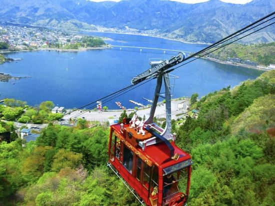 東京発日帰りバスツアー　富士山＋河口湖パノラマロープウェイ＋忍野八海＋抹茶体験 東京の喧騒から離れ、富士山の静かな大自然を巡るコース＜東京・新宿発着＞