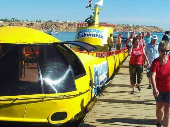 シー スコープ半潜水艦ツアー　海面下3メートルの展望デッキから紅海の水中世界を観賞＋シュノーケリングも体験できる！＜英語／ハルガダ発＞