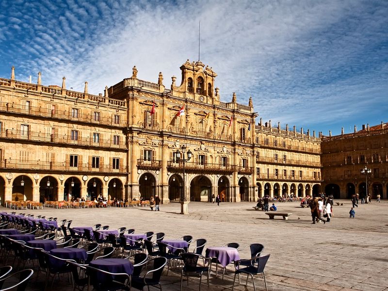 Spain_Salamanca_Plaza Mayor_shutterstock_100947934