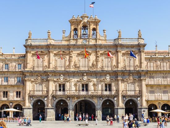spain_Salamanca_Plaza-Mayor_shutterstock_151413263