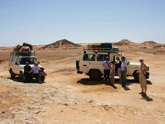 デザートサファリツアー　ベドウィン村訪問＋キャメルライドなどのアクティビティ＋バーベキューディナーを満喫！＜英語／ハルガダ発＞