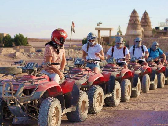 デザートサファリツアー　ベドウィン村訪問＋キャメルライドなどのアクティビティ＋バーベキューディナーを満喫！＜英語／ハルガダ発＞