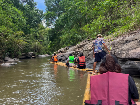 【チェンマイ発】バンブーラフティング＆象とふれあうエコツアー ジョイ・エレファント・サンクチュアリ ＜英語ガイド／1日／昼食付き／ホテル往復送迎＞
