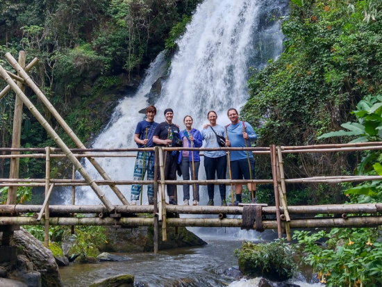 【チェンマイ発】ドイ・インタノン山ハイキング＆象とふれあうエコツアー ジョイ・エレファント・サンクチュアリ ＜英語ガイド／1日／昼食付き／ホテル往復送迎＞