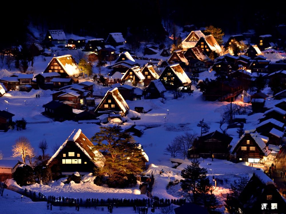 2026】白川郷ライトアップ 展望台チケット付きバスツアー 幻想的な雪景