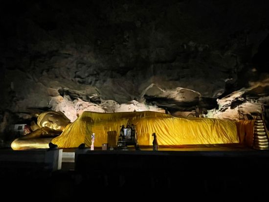 ペッチャブリー日帰りツアー　カオ・ルアン洞窟＋ プラナコーンキリ国立歴史公園＋ご当地名物「鏡で焼くガイヤーン」＜昼食付き／日本語ガイド／バンコク発＞