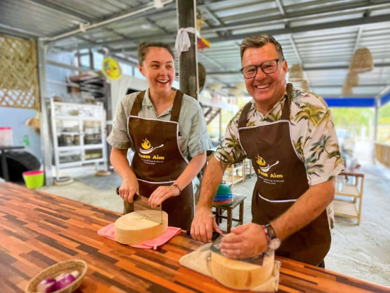 【チェンマイ発】タイ料理教室＆象とふれあうエコツアー ジョイ・エレファント・サンクチュアリ ＜英語ガイド／1日／昼食＆夕食付き／ホテル往復送迎＞