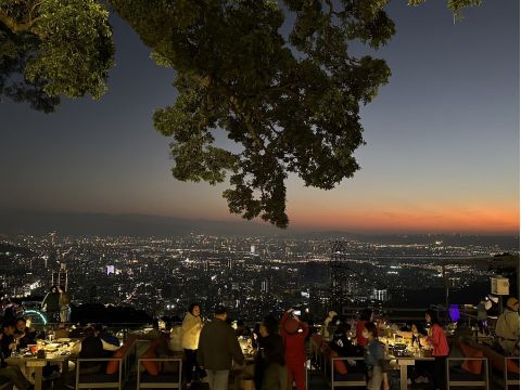 草山夜未眠 台北の夜景を望むレストラン＆バー 事前予約サービス＜陽明山＞