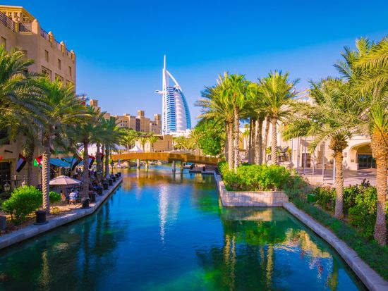 UAE_Dubai_Burj Al Arab_shutterstock_1007048521
