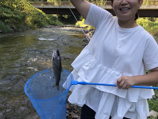 富良野釣りツアー 北海道の中央に位置する豊かな自然の中で渓流釣りを楽しむコース＜3時間30分／9月／富良野市＞