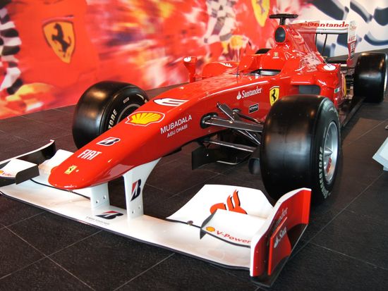 Ferrari world Abu Dhabi pixta_39687509_M (1)