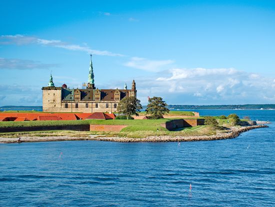 Helsingor_Kronborg-Castle_shutterstock_359105510
