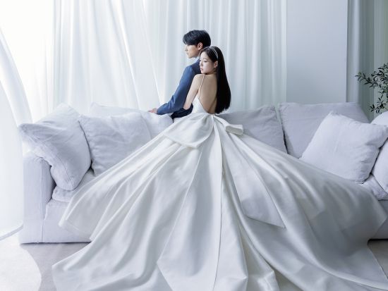 韓国フォトウェディング  話題の「AURUM」ドレスと戸建てスタジオ撮影　スタジオ＋ドレス＋ヘアメイク STANDARDプラン＜日本語サポート＞