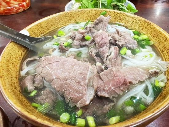 ハノイ郊外で伝統体験ツアー トーハー村＆バッチャン村でライスペーパー＆陶器作り見学＜1日／昼食付き／日本語ガイド＞