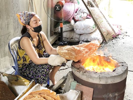 ハノイ郊外で伝統体験ツアー トーハー村＆バッチャン村でライスペーパー＆陶器作り見学＜1日／昼食付き／日本語ガイド＞