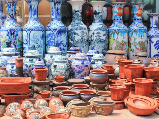 ハノイ郊外で伝統体験ツアー トーハー村＆バッチャン村でライスペーパー＆陶器作り見学＜1日／昼食付き／日本語ガイド＞