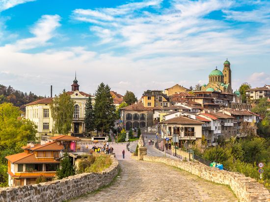Veliko Tarnovo_pixta_70293818_L