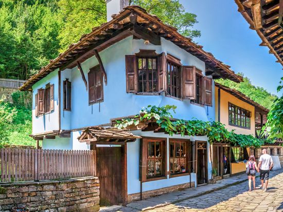 Etar_pixta_64934956_L