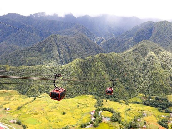 サパ3泊4日ツアー　寝台列車で行くサパ！ファンシーパン山＆少数民族の旅 ＜サパ名物料理などの食事付き／日本語ガイド／ハノイ発着＞