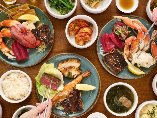 ナーレイ・アロハ・フラショー　ワイキキの中心地で開催の本格ルアウショー！ショーのみまたはビュッフェ・ディナー付きから選べるプラン＜ ハイアットリージェンシー内＞