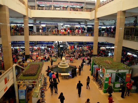 Hanoi_Dong Xuan Market_pixta_12487149_M