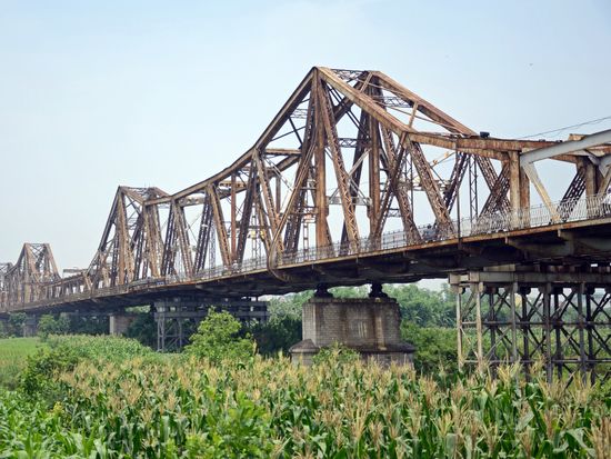 Hanoi_Long Bien Bridge_pixta_2772840_M